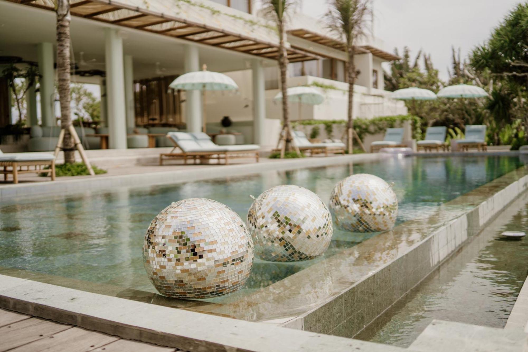 Oshom Bali At Nuanu Creative City Tanah Lot Esterno foto